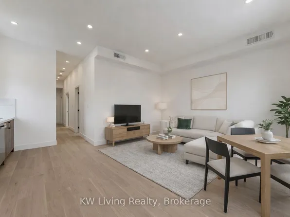 712 Eglinton Ave E #301, Toronto, ON M4G 2K7