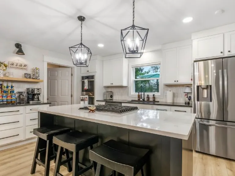 1430 Haynes Dr — Photo 10