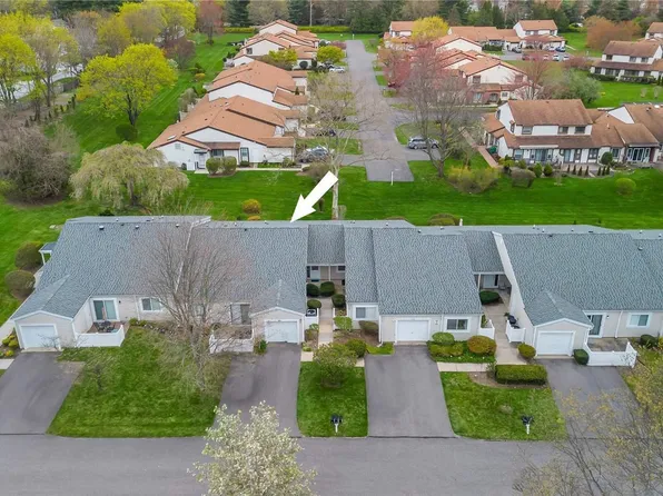 407 Bentley Court #407, Saint James, NY 11780