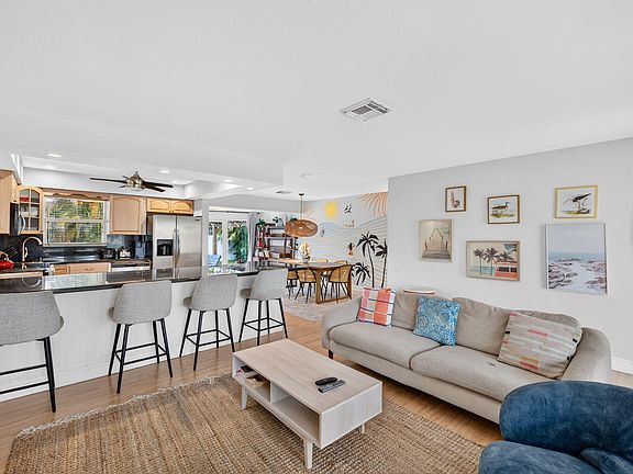 5th image of 391 SE 6TH Court