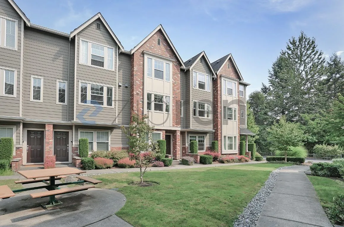 2 bed, 2.5 bath, 1300 sqft, $2,800 — Photo 1
