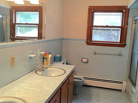 4th image of 17 Roosevelt Dr