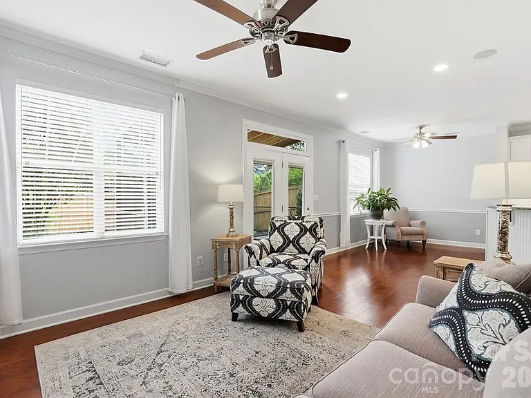 19512 Topgallant Dr — Photo 10