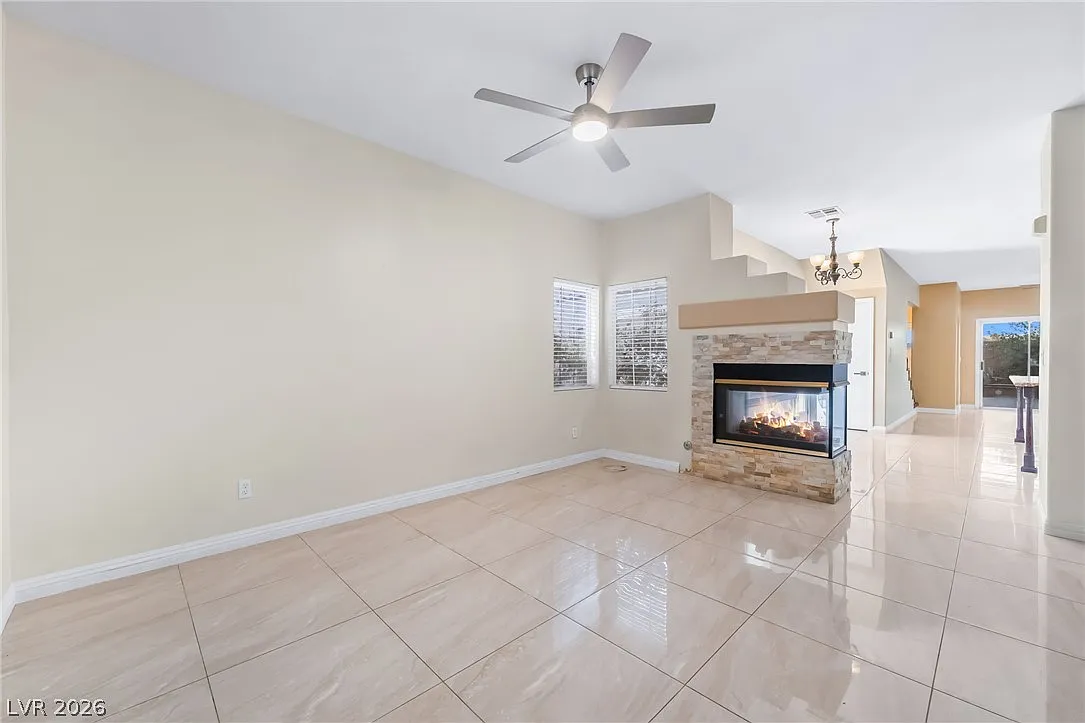 3 bed, 2.5 bath, 2261 sqft, $2,300 — Photo 3