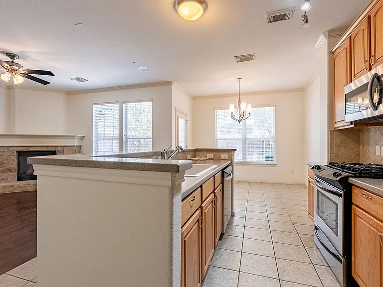 1101 E Parmer Ln #121 — Photo 6