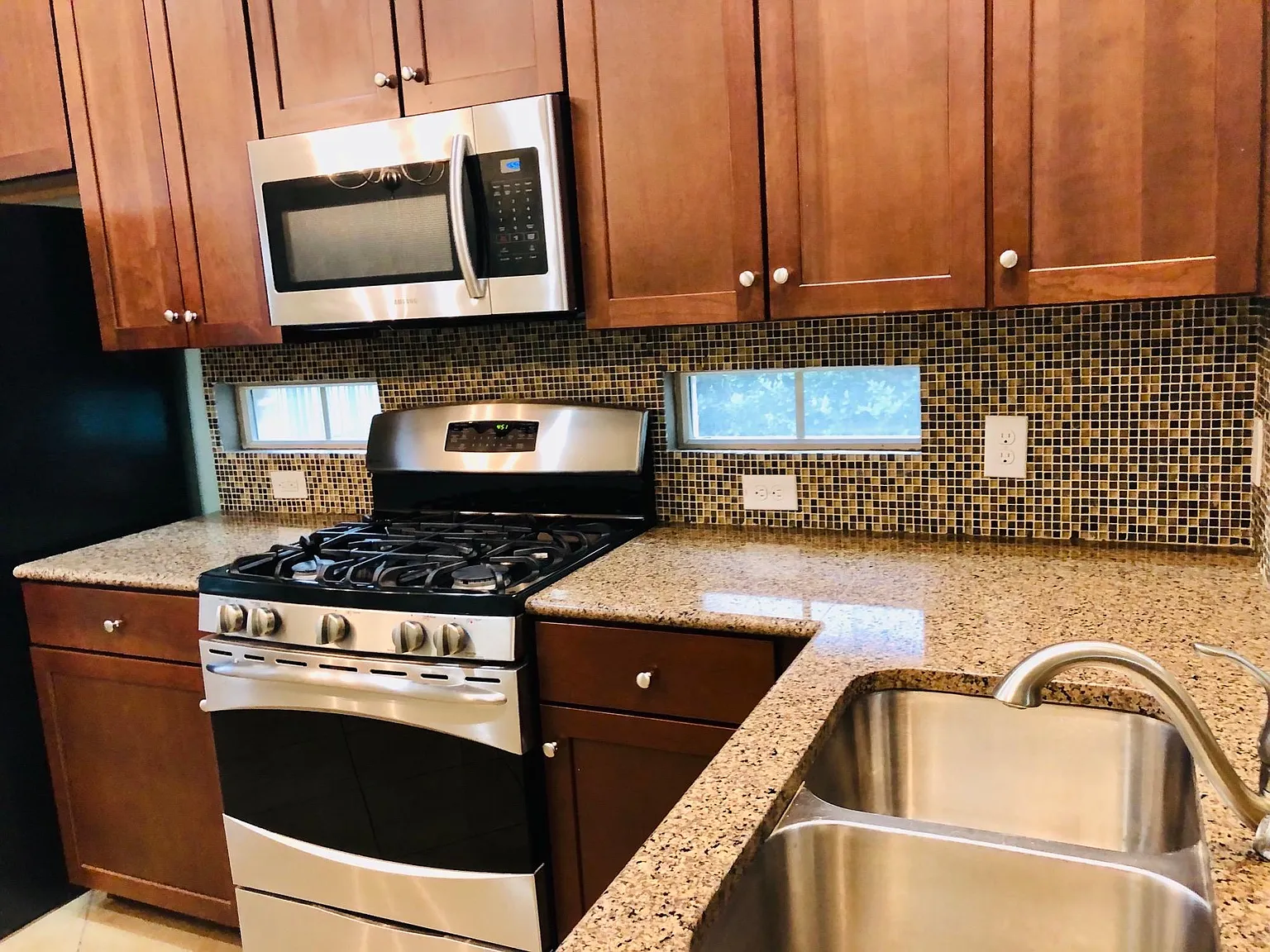 3 bed, 2.5 bath, 1795 sqft, $2,245 — Photo 3