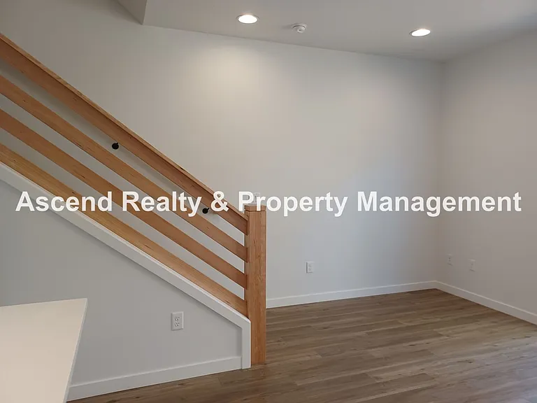 5311 NE 14th Pl — Photo 12