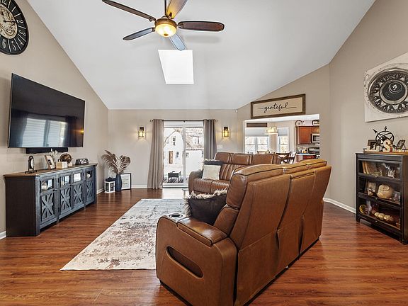 4th image of 2611 Seberger Dr