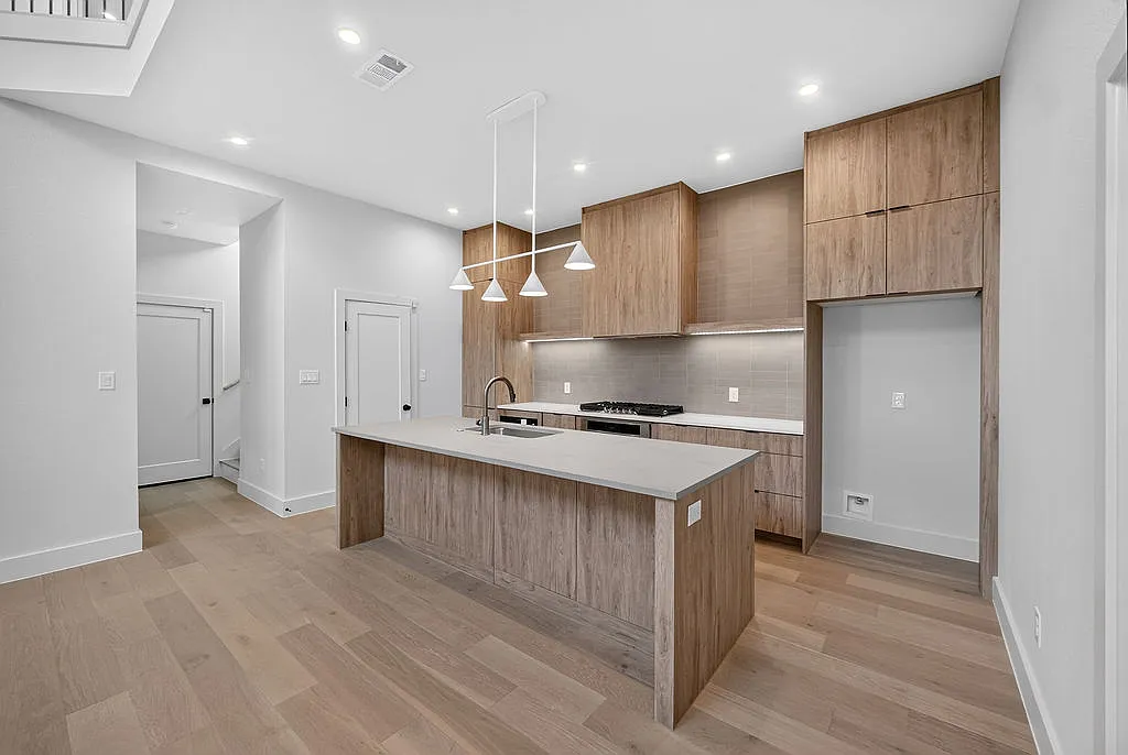 3 bed, 2234 sqft, $3,800 — Photo 3