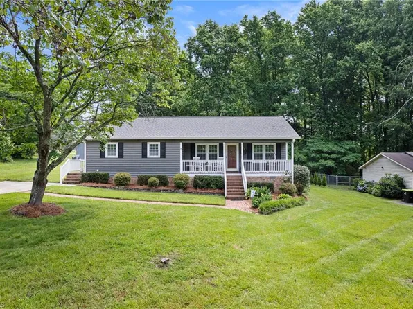 189 Quail Ln, Thomasville, NC 27360
