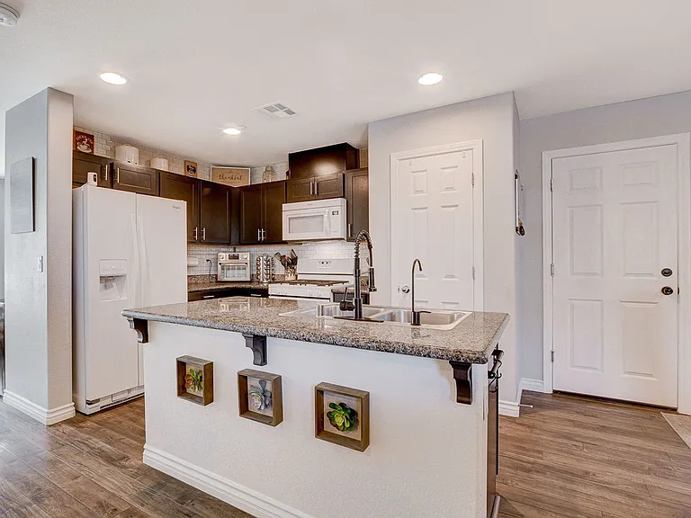1045 Spotted Saddle St — Photo 11