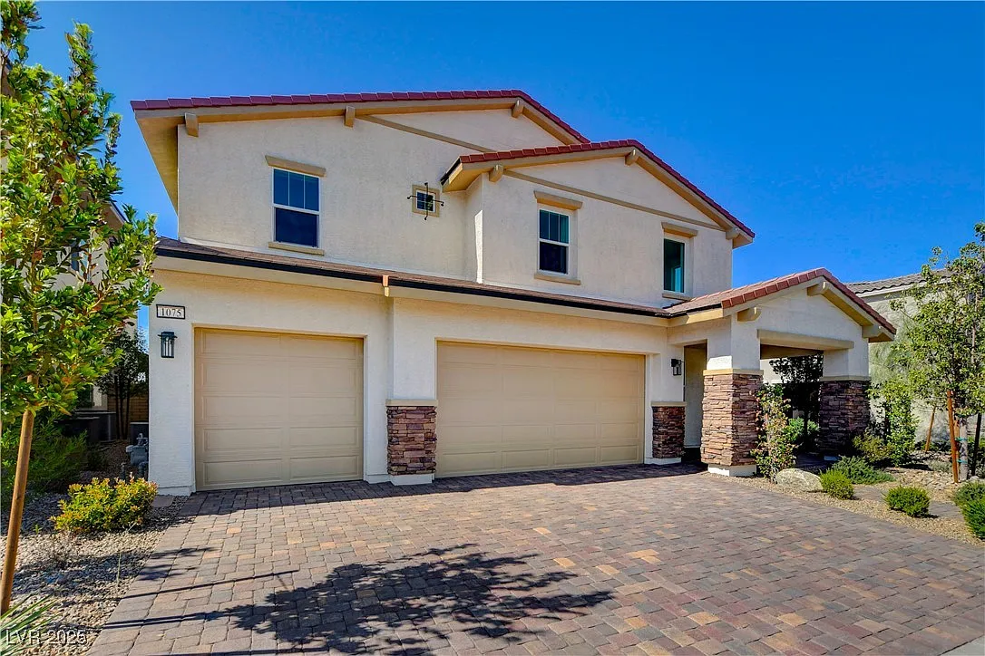 3 bed, 2.5 bath, 2939 sqft, $3,800 — Photo 2