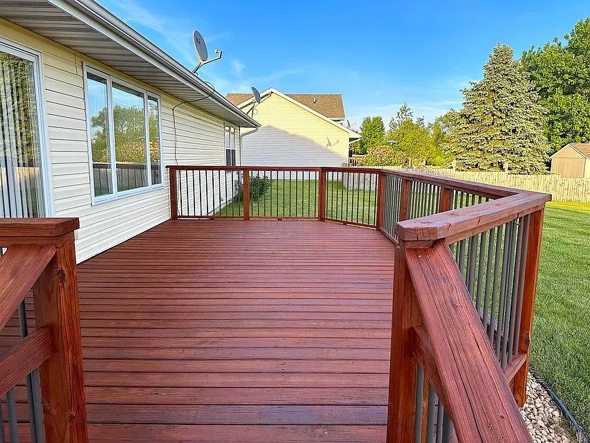 3 bed, 2.0 bath, 1600 sqft, $2,200 — Photo 3