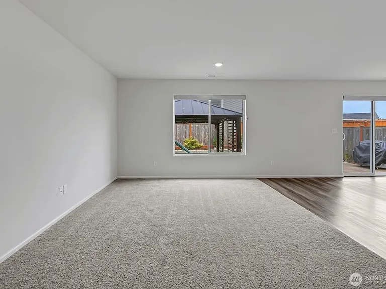 9155 Candytuft Dr SE — Photo 4