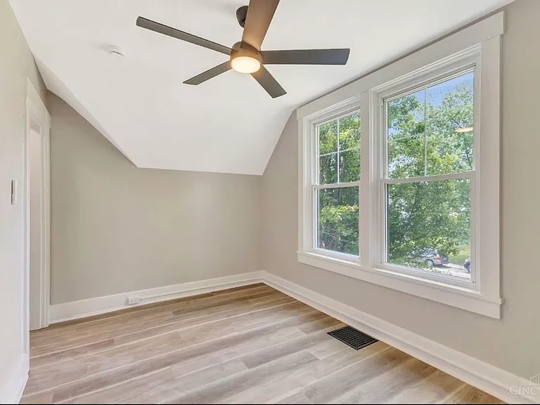 1646 King Ave — Photo 21