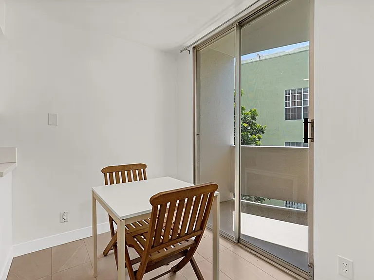 7250 Franklin Ave #507 — Photo 6