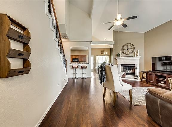 3rd image of 209 Southpeak Ln