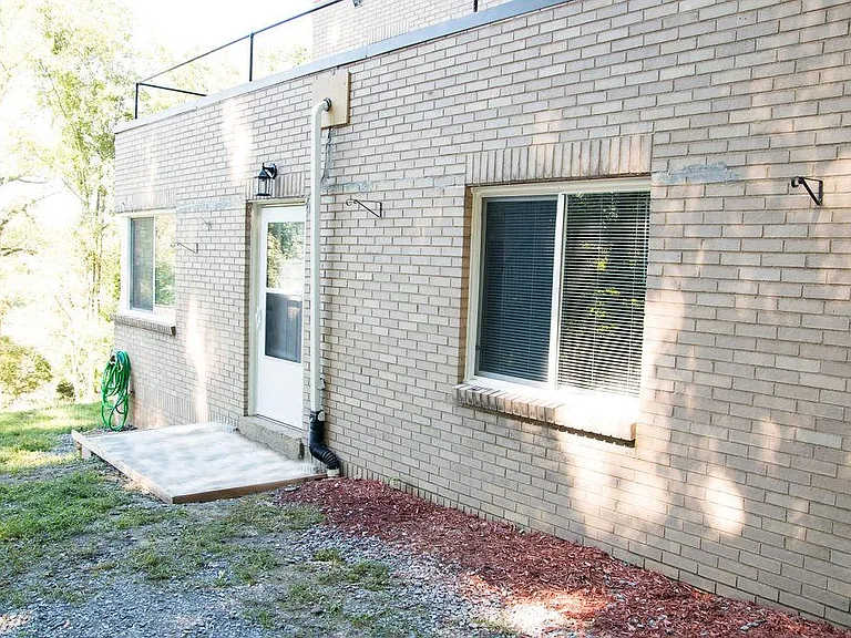 1223 Greenbrier Rd #1 — Photo 14