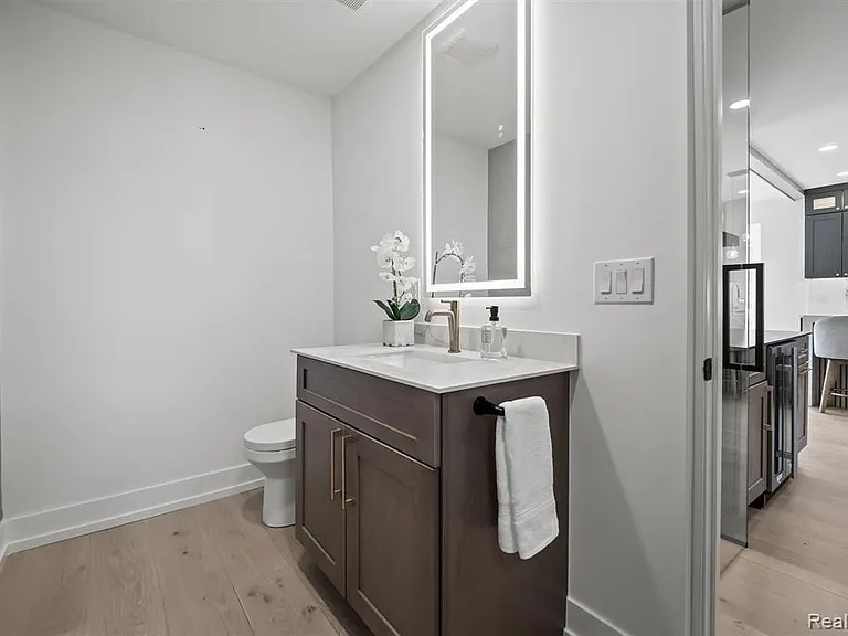 125 N Washington Ave — Photo 14