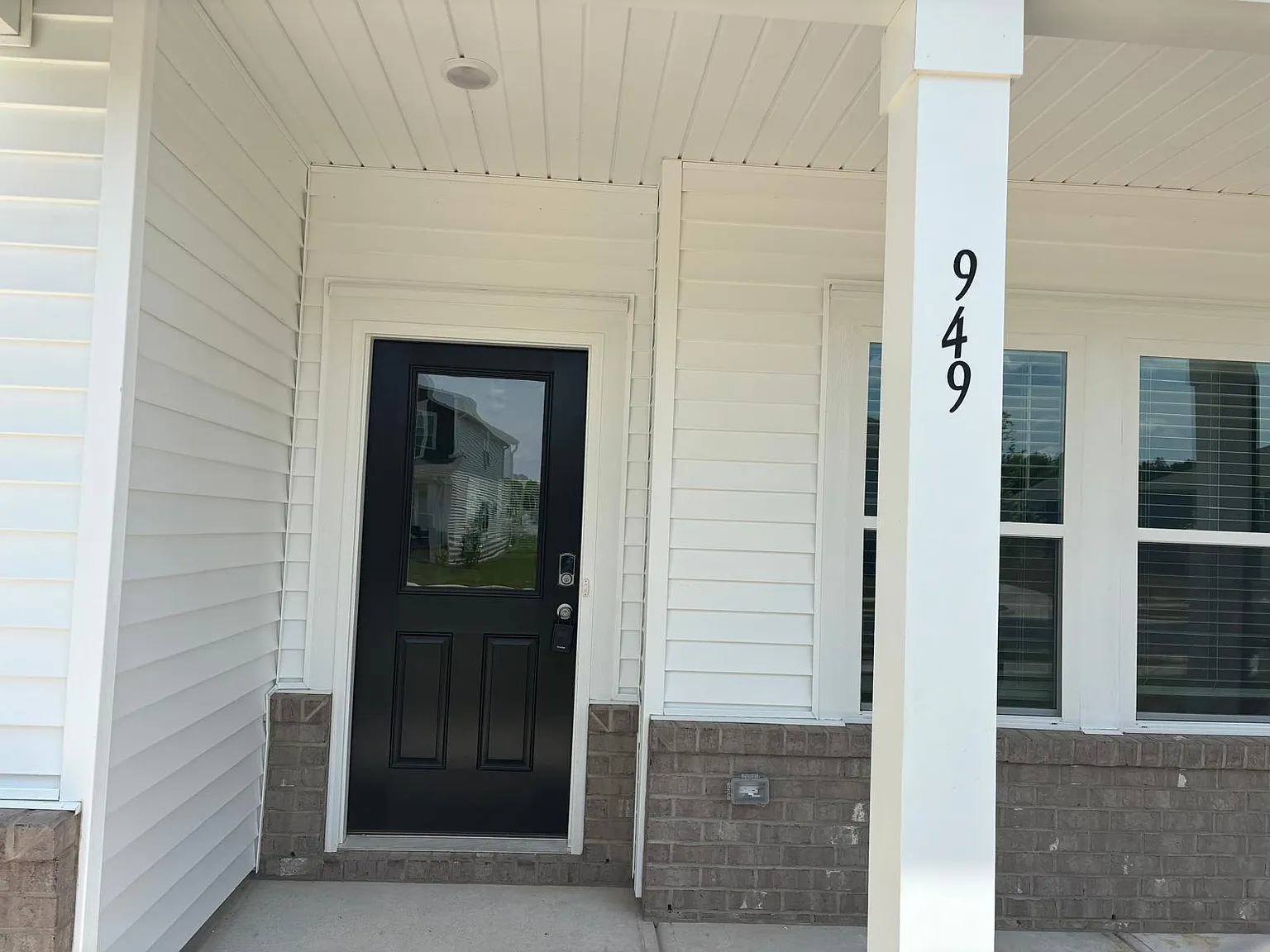 5 bed, 2937 sqft, $2,199 — Photo 3