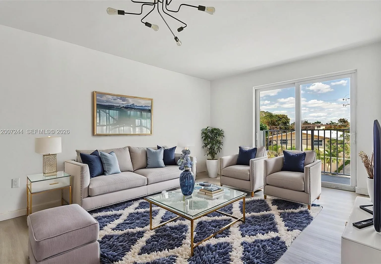 2 bed, 1.0 bath, $2,350 — Photo 3