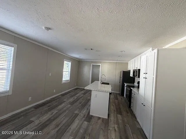 3 bed, 2.0 bath, 1200 sqft, $1,200 — Photo 3