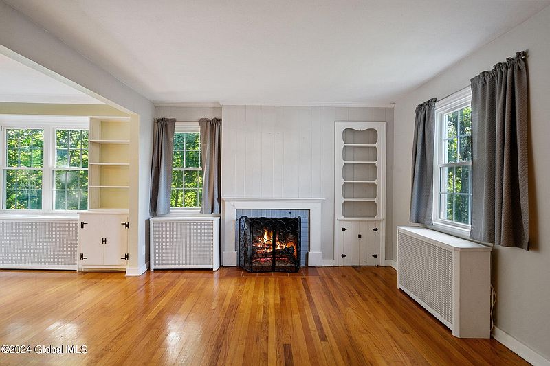 5th image of 18 George Street