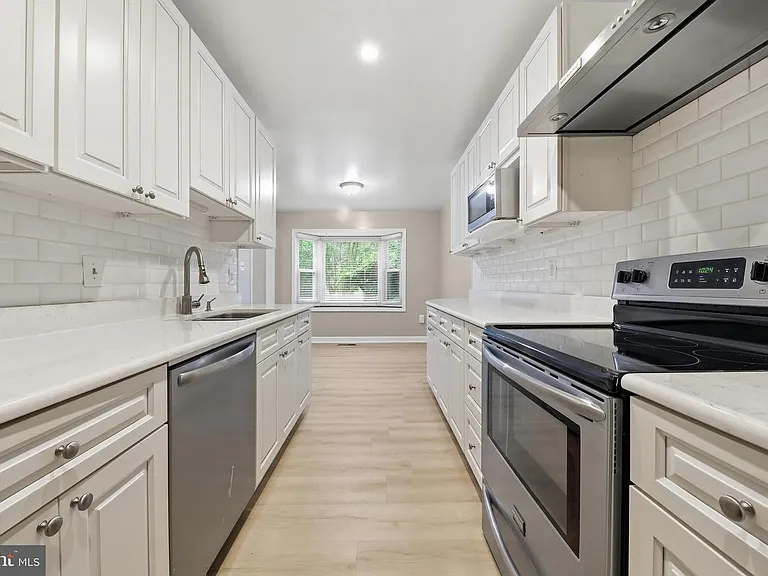 7817 Heatherton Ln — Photo 8