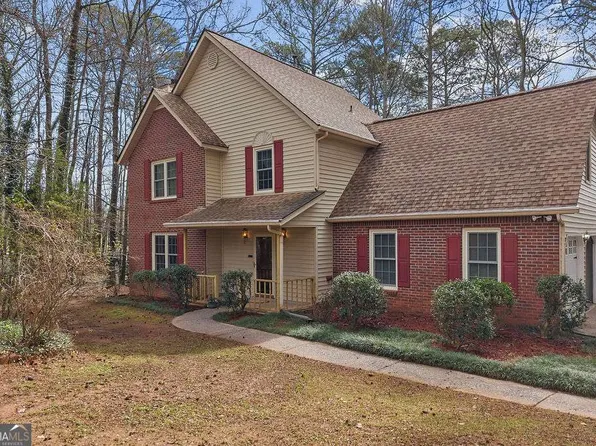 120 Chateau Cir, Fayetteville, GA 30215