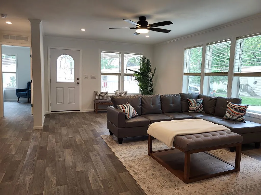 2 bed, 2.0 bath, 1248 sqft, $1,900 — Photo 3