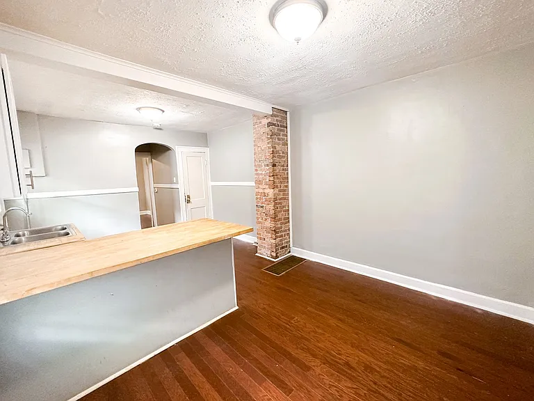 1126-1128 E Bradbury Ave — Photo 14