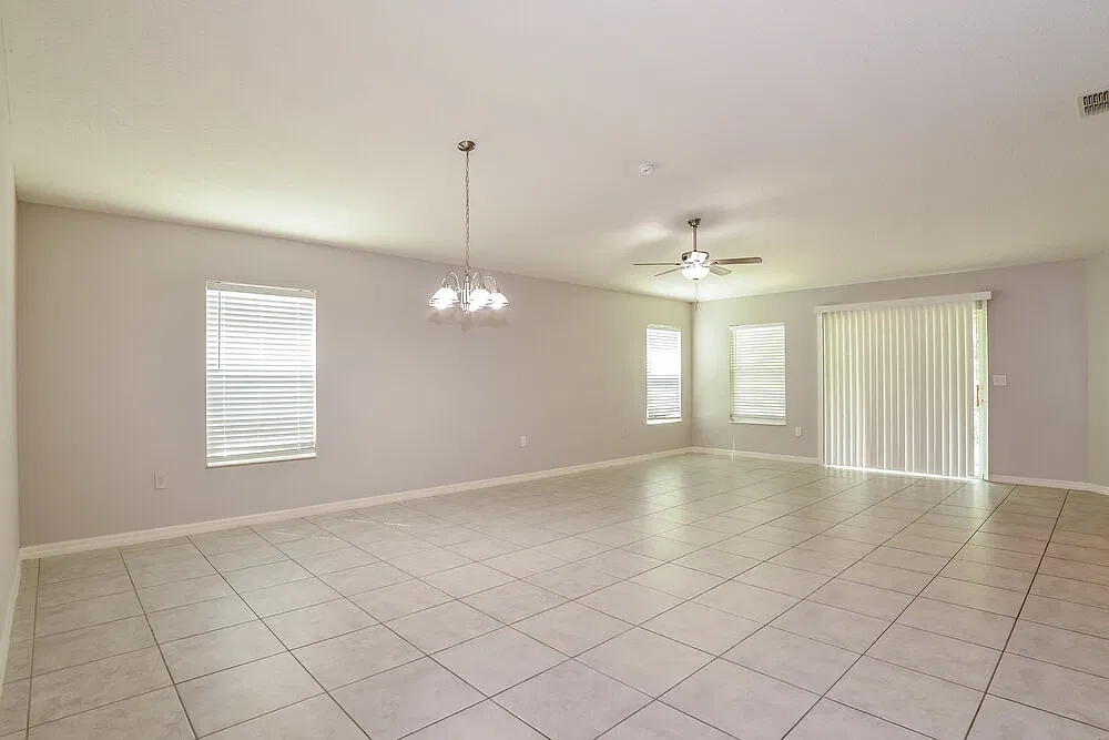 4 bed, 2.0 bath, 1983 sqft, $2,245 — Photo 4