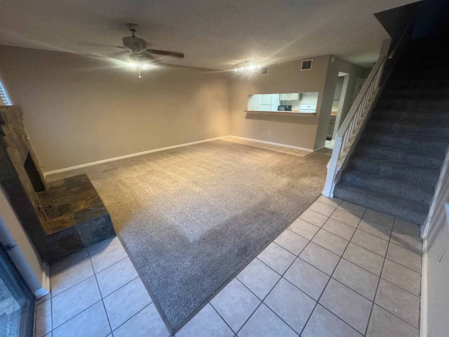 2 bed, 2.5 bath, 2212 sqft, $1,595 — Photo 3