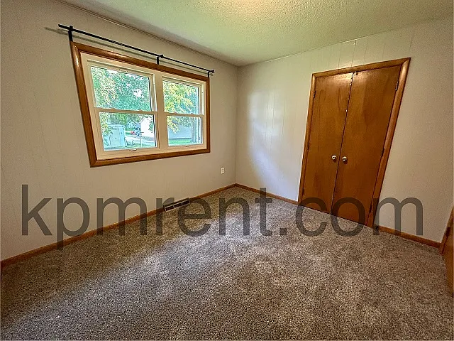 103 W 6th St — Photo 6