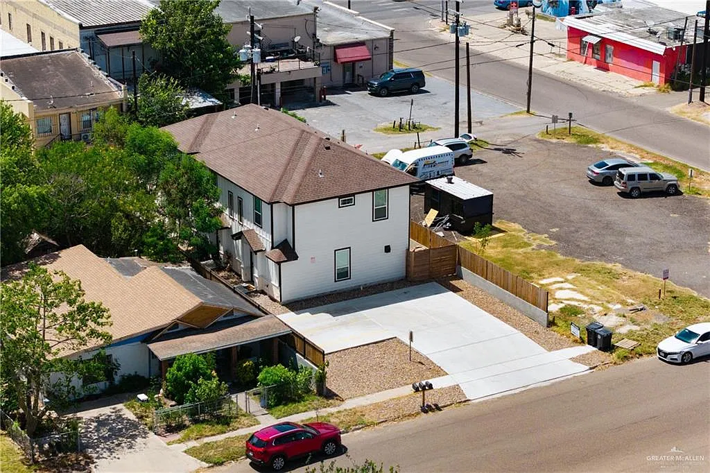 2 bed, 1.5 bath, 2718 sqft, $1,150 — Photo 2