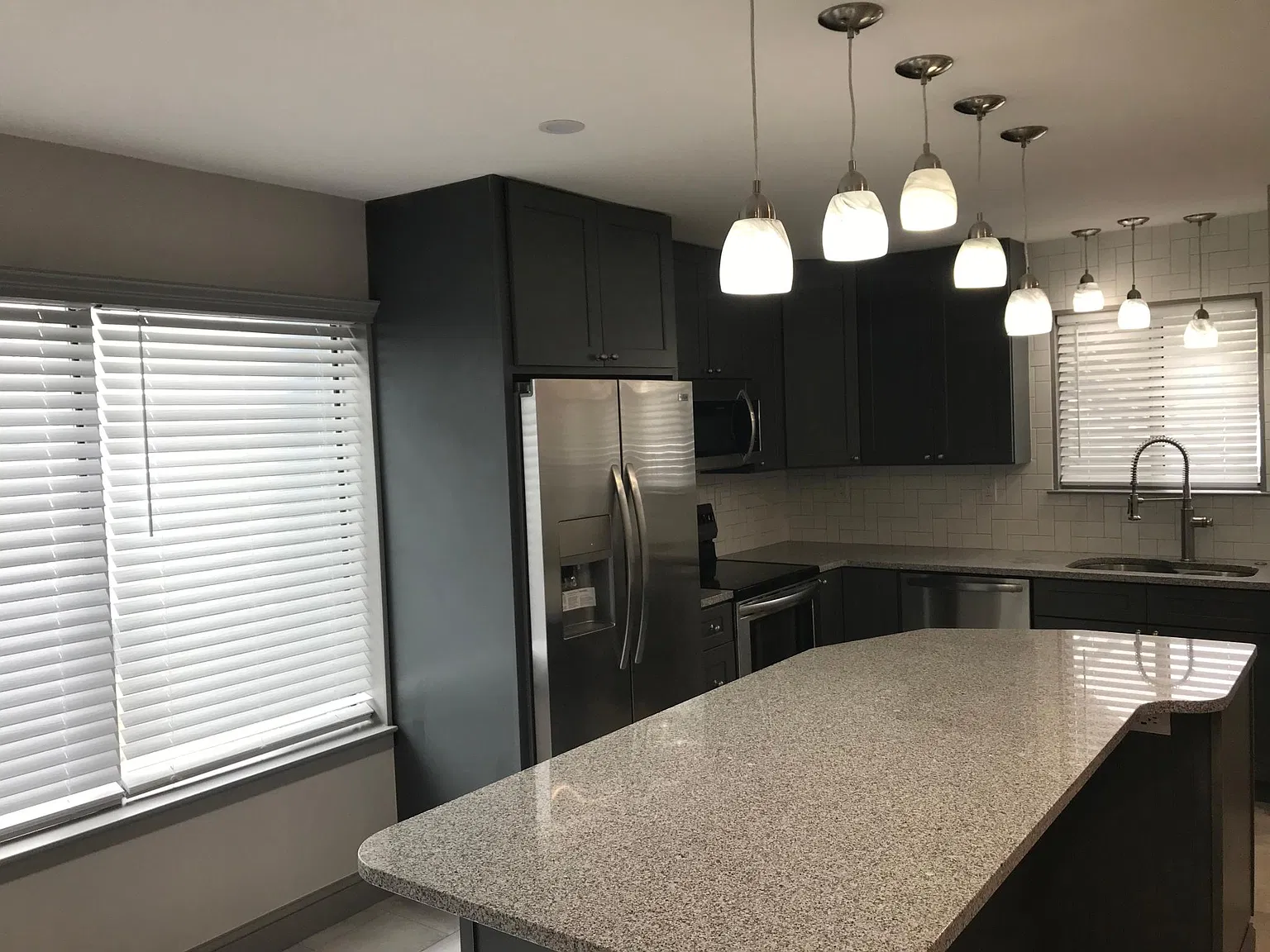 2 bed, 1100 sqft, $2,200 — Photo 3