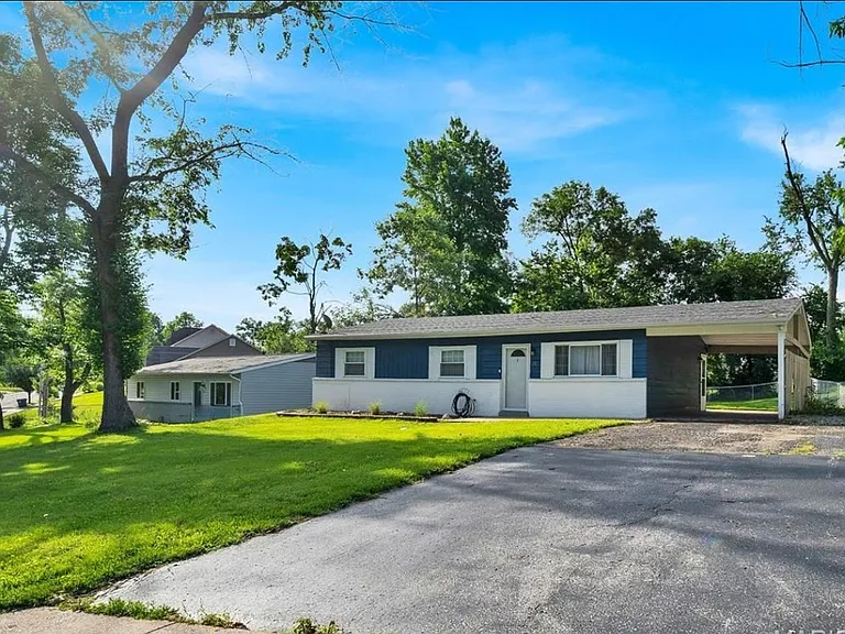 283 Ramsey Ln — Photo 2