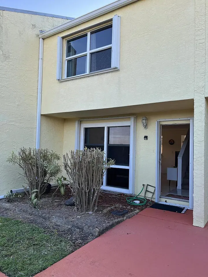 2 bed, 1.5 bath, 1300 sqft, $1,890 — Photo 4