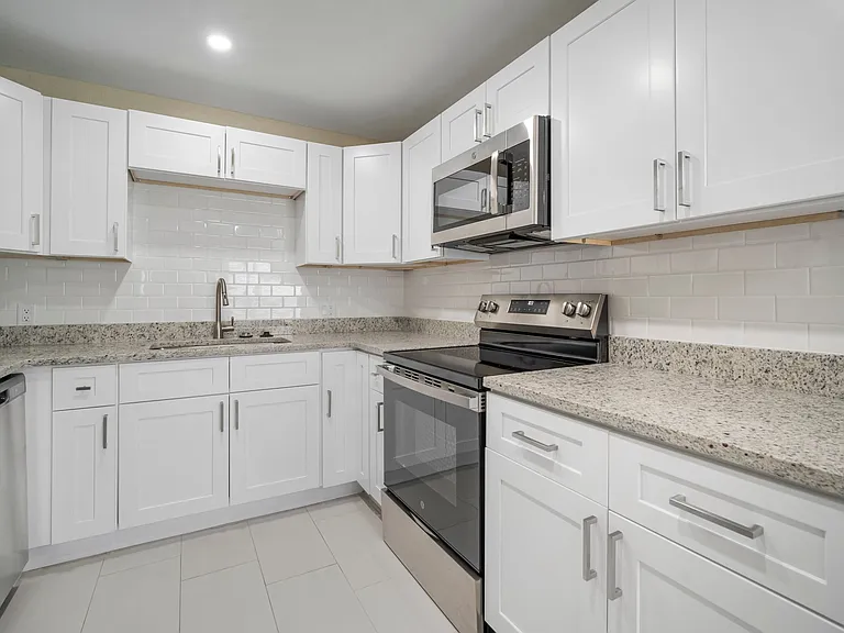4533 Overlook Dr NE #B — Photo 25