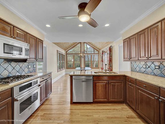 3rd image of 407 Foxdale Ln