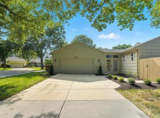 12854 Cambridge Ter, Leawood, KS 66209