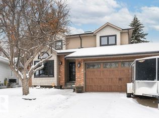 912 110a St NW, Edmonton, AB T6J 6N2