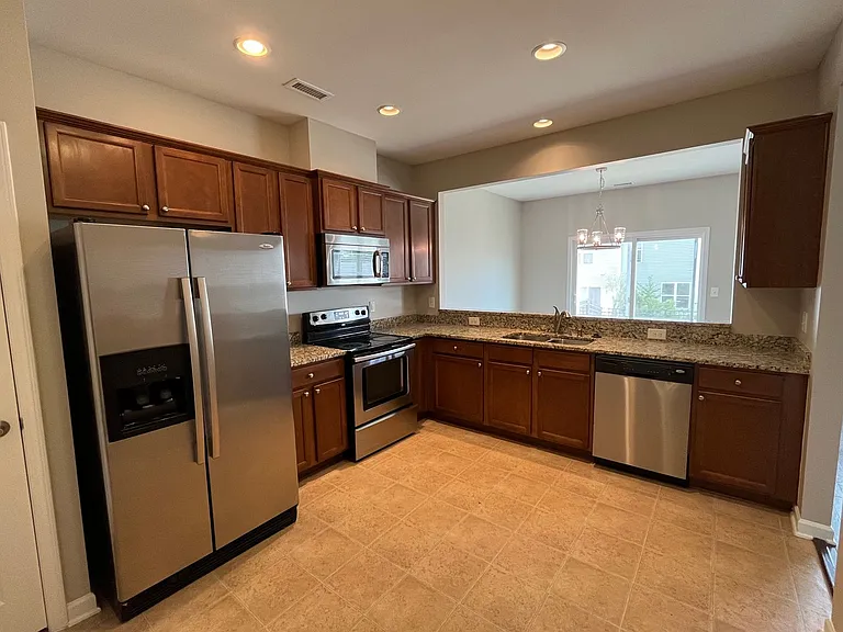 8206 Yaxley Hall Dr — Photo 2