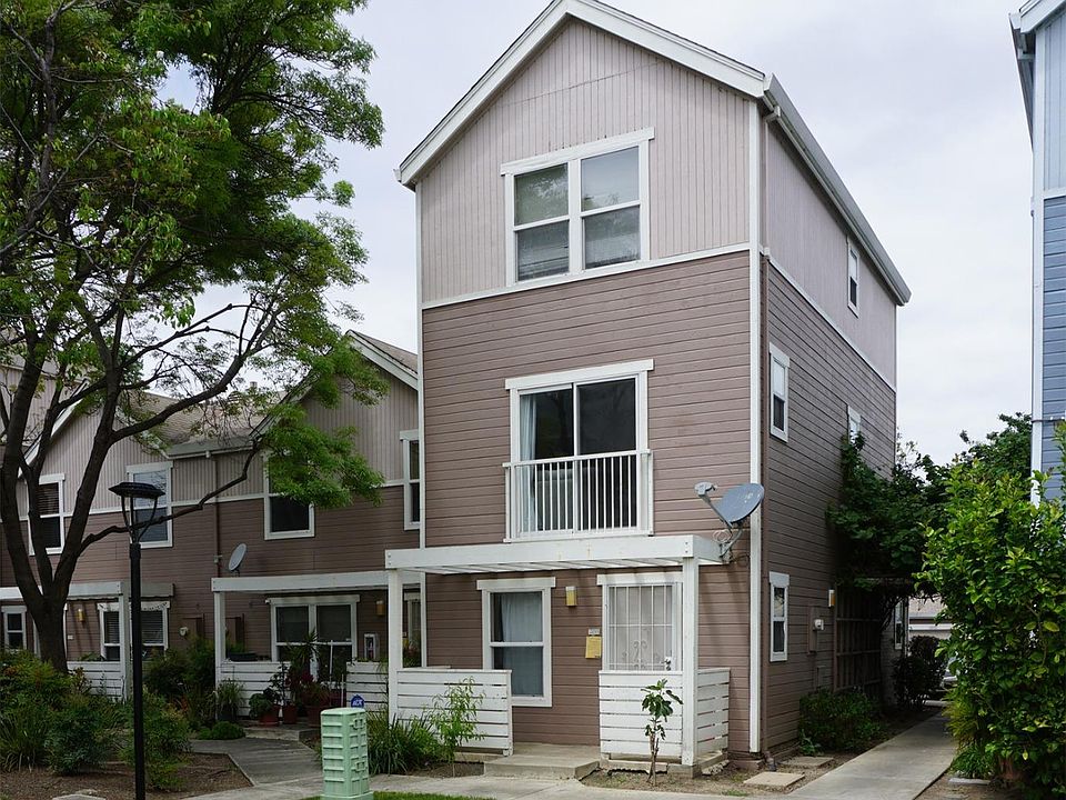 1st image of 2035 E San Antonio St