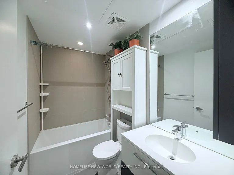 15 Grenville St #511 — Photo 12