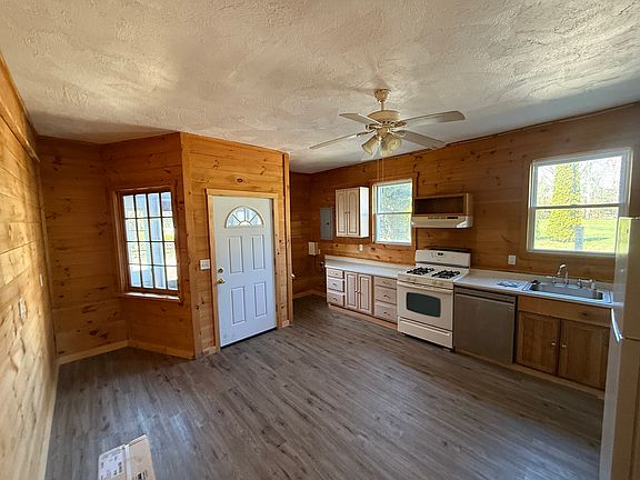 5th image of 8 Woodland Ave #2