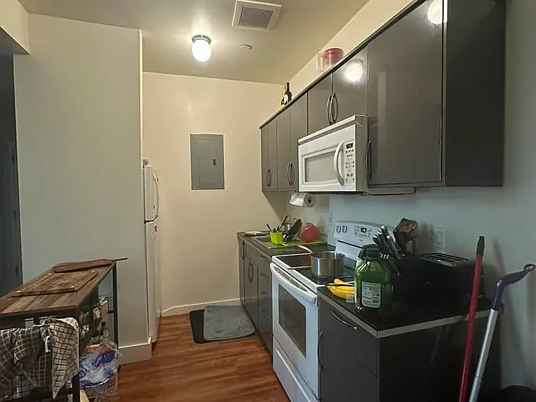 112 Emerson Pl #6BB — Photo 2
