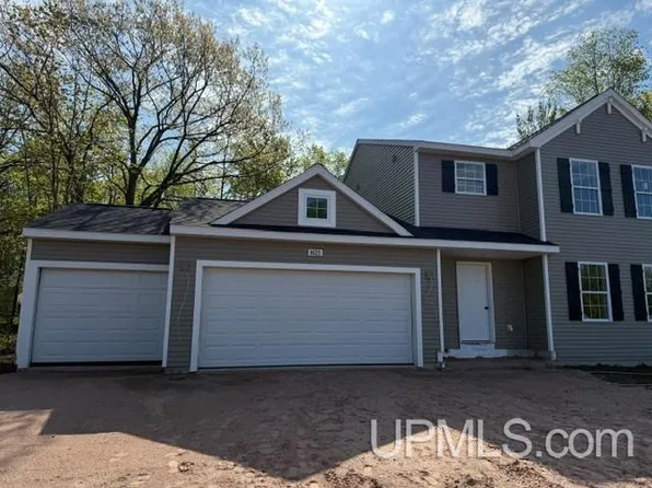 1623 Portage Dr, Hancock, MI 49930
