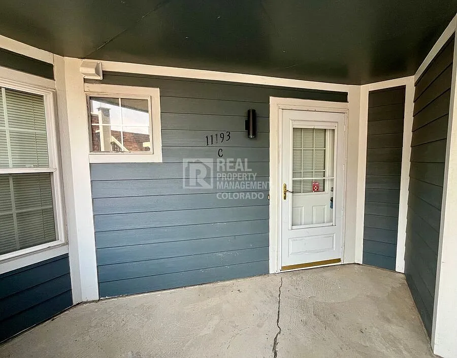 Beautiful 2 Bedroom Condo with Garage & In-Unit Washer & Dryer — Photo 2