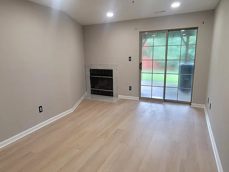 8413 Meadow Green Way — Photo 14